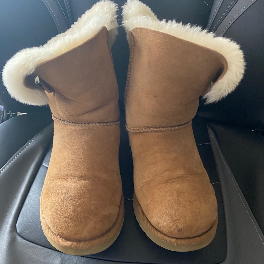 UGG Bailey Button